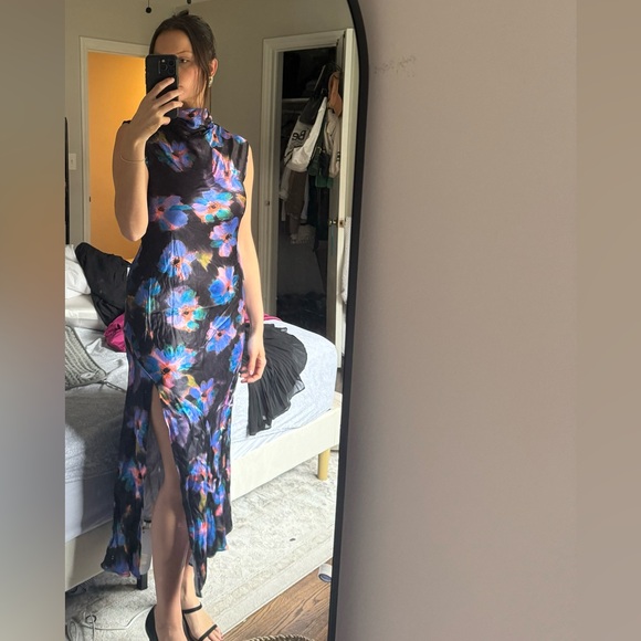 Topshop Drape Neck Maxi Dress in Large Purple Floral - Picture 5 of 7